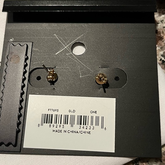 🆕 COACH Horse 🐴 & Carriage Stud Earrings - Picture 6 of 7